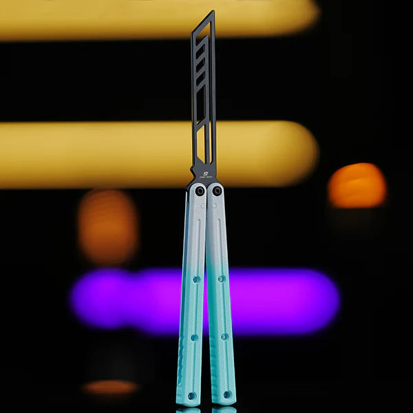 Armed Shark Ceramic Edition Krake Raken trainer with white to green gradient handle and black practice blade