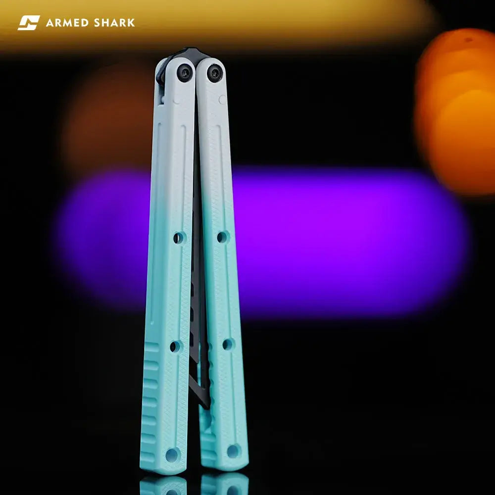 Armed Shark Krake Raken v3 Ceramic Balisong Trainer – blue and white handle closed view